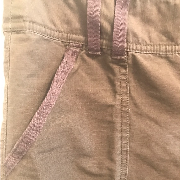 Liz Claiborne Shorts Size 4P Olive Green - Picture 7 of 9